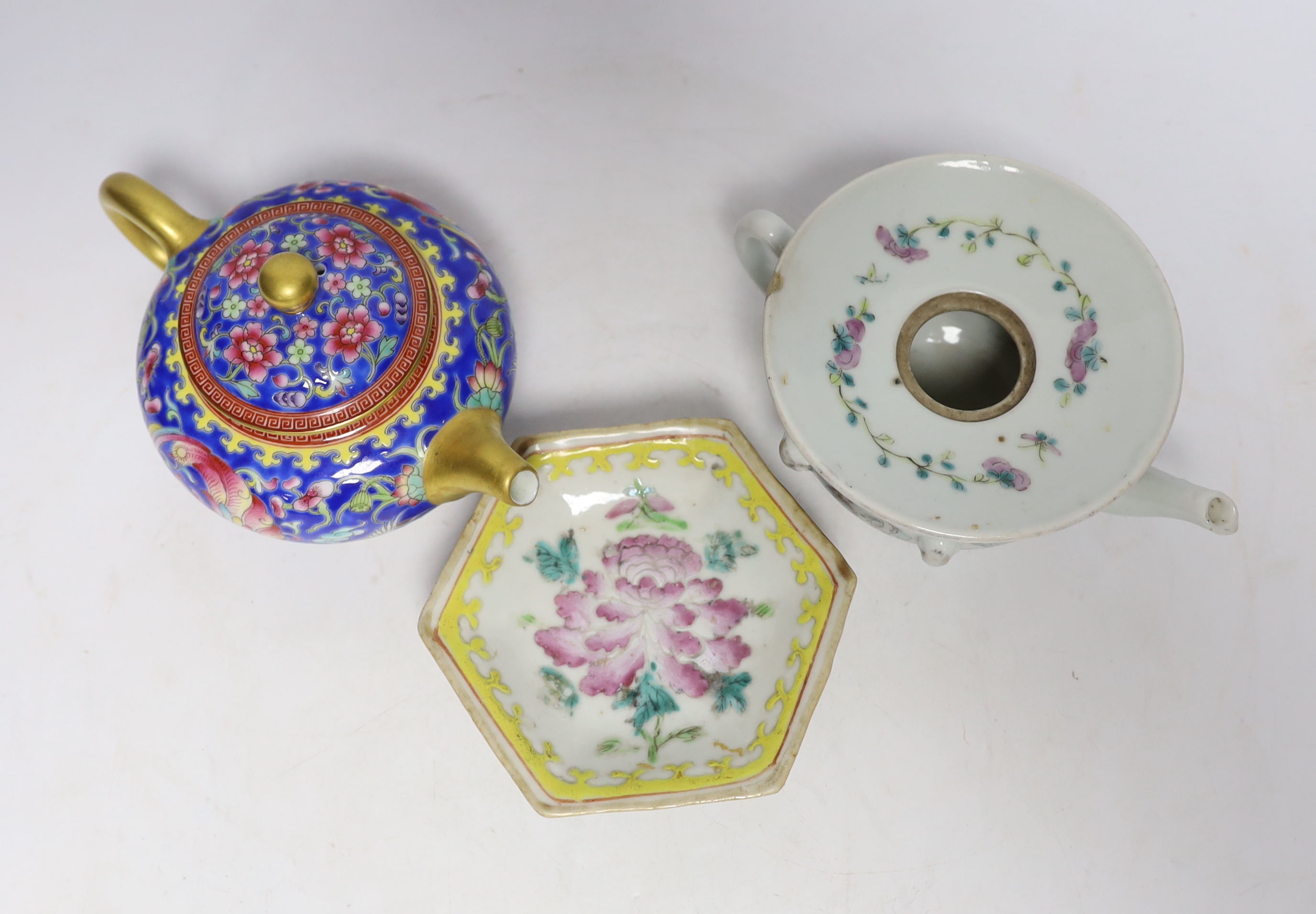 Two Chinese porcelain teapots (one missing cover) and a hexagonal pedestal dish, tallest 9.5cm